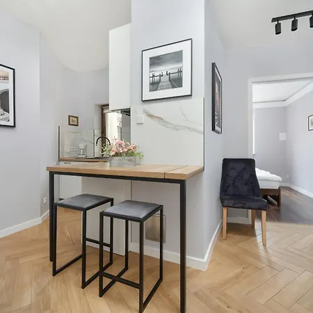 Apartament Z 2 Sypialniami I Oddzielna Kuchnia W Centrum Wroclawia Na 4 Pietrze By Noclegi Renters Exterior photo