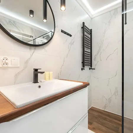 Apartament Z 2 Sypialniami I Oddzielna Kuchnia W Centrum Wroclawia Na 4 Pietrze By Noclegi Renters Exterior photo