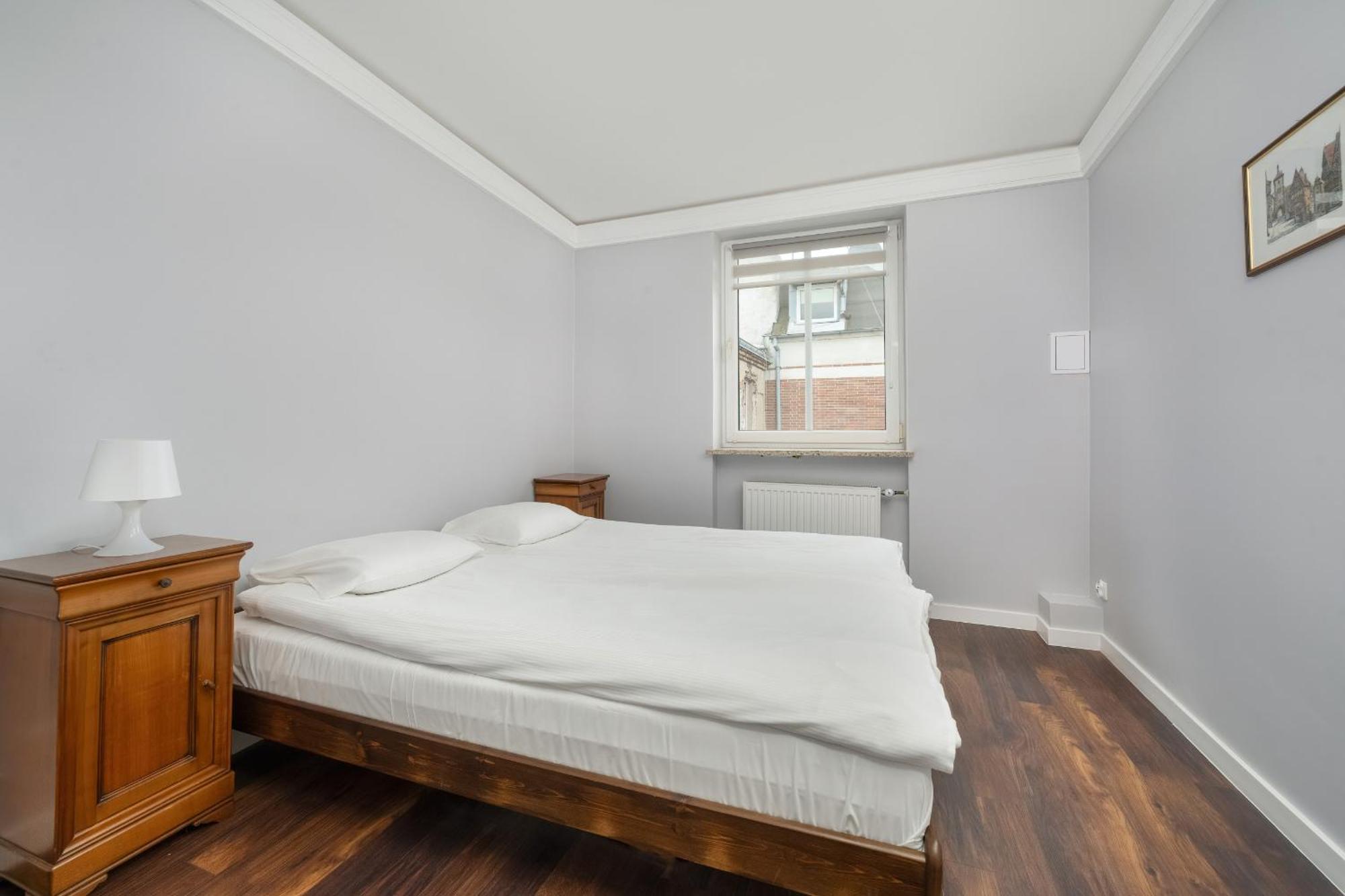 Apartment Z 2 Sypialniami I Oddzielna Kuchnia W Centrum Wroclawia Na 4 Pietrze By Renters *