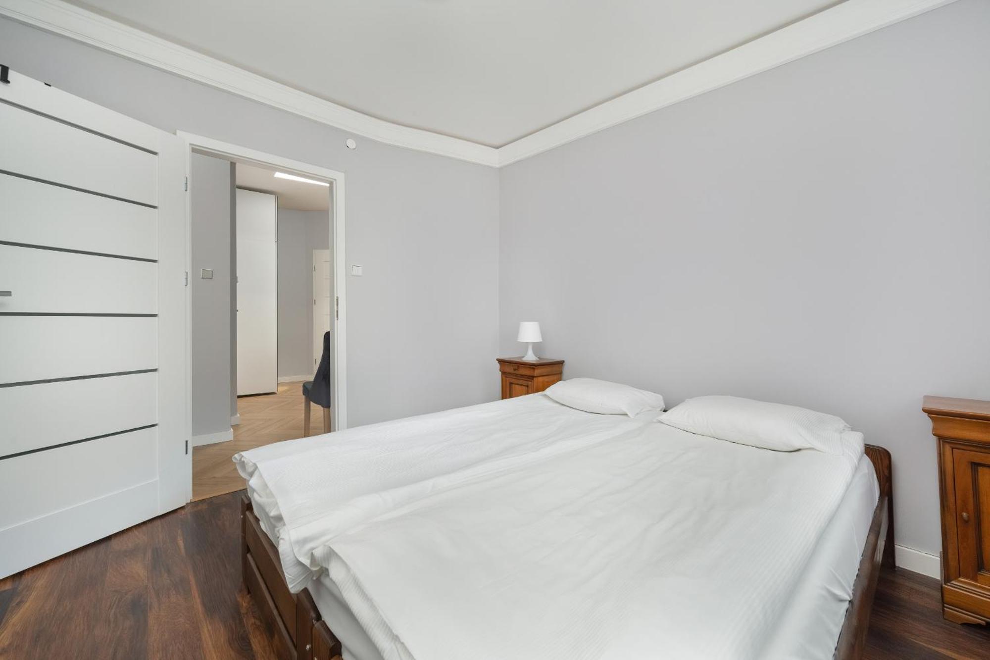 Z 2 Sypialniami I Oddzielna Kuchnia W Centrum Wroclawia Na 4 Pietrze By Renters *