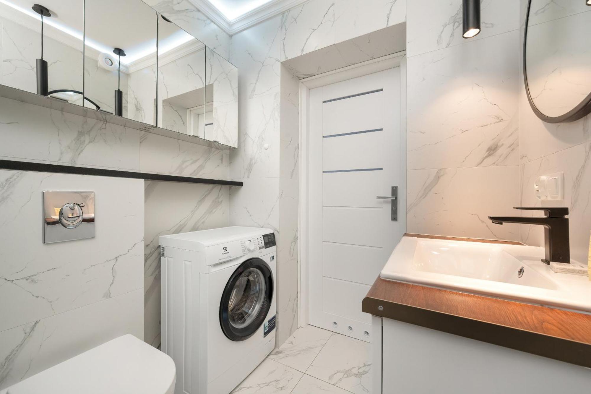 Z 2 Sypialniami I Oddzielna Kuchnia W Centrum Wroclawia Na 4 Pietrze By Renters Apartment