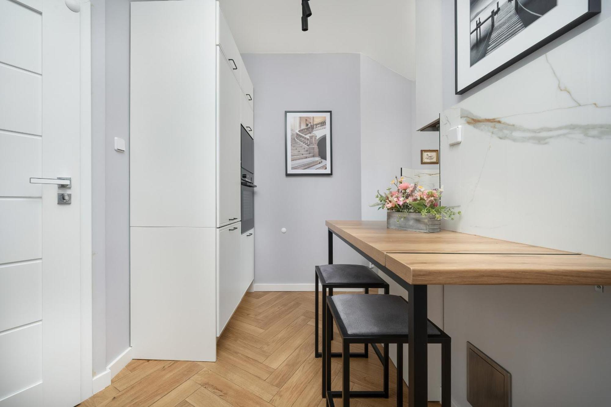 Apartment Z 2 Sypialniami I Oddzielna Kuchnia W Centrum Wroclawia Na 4 Pietrze By Renters Wroclaw