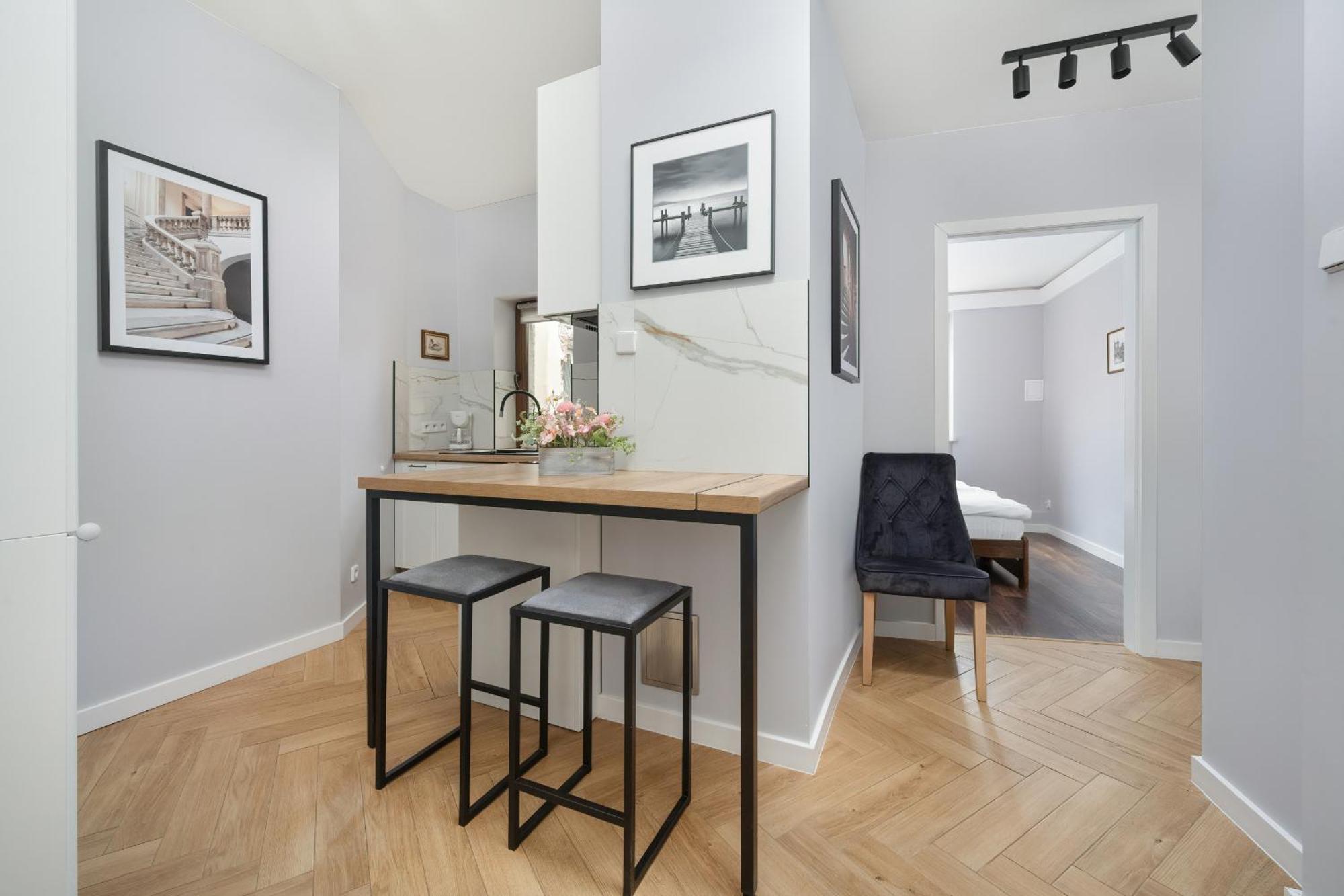 Z 2 Sypialniami I Oddzielna Kuchnia W Centrum Wroclawia Na 4 Pietrze By Renters Apartment Wroclaw