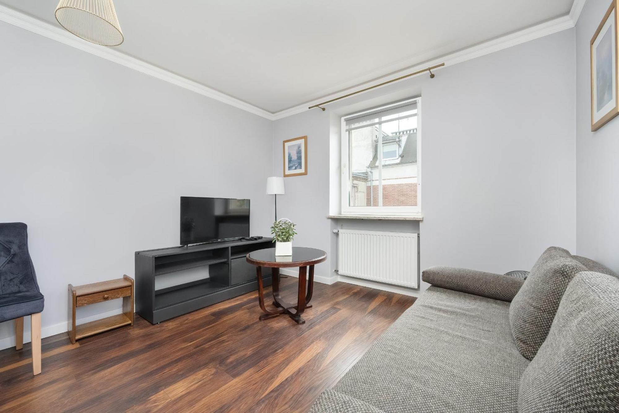 Z 2 Sypialniami I Oddzielna Kuchnia W Centrum Wroclawia Na 4 Pietrze By Renters * Wroclaw
