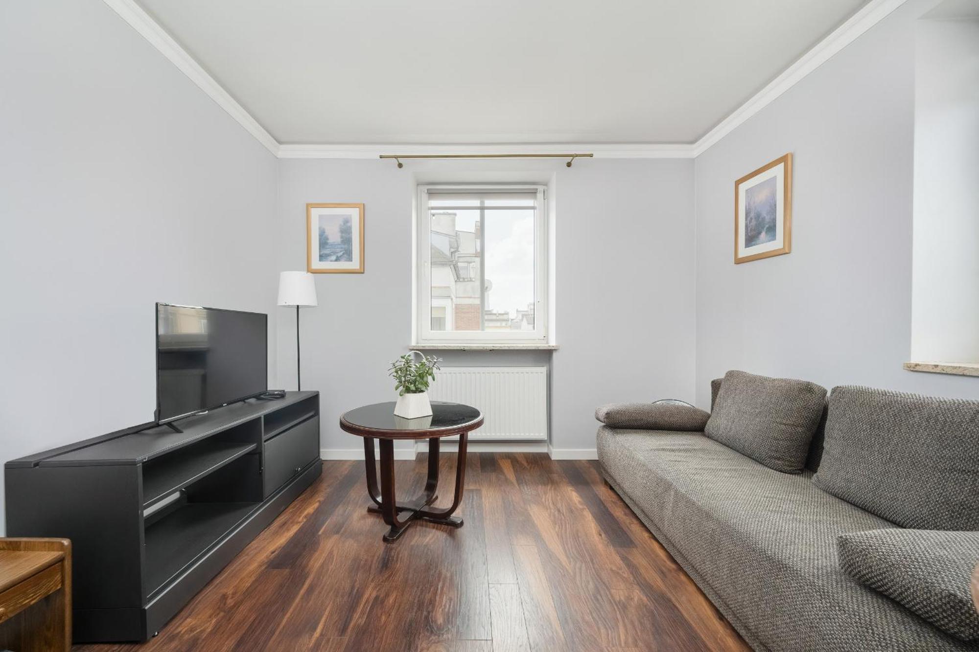 Z 2 Sypialniami I Oddzielna Kuchnia W Centrum Wroclawia Na 4 Pietrze By Renters * Wroclaw