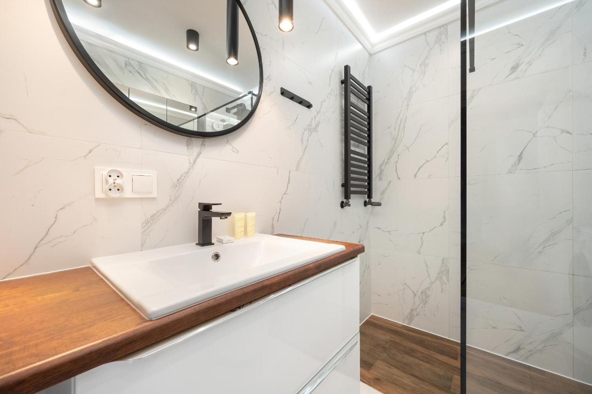Apartment Z 2 Sypialniami I Oddzielna Kuchnia W Centrum Wroclawia Na 4 Pietrze By Renters