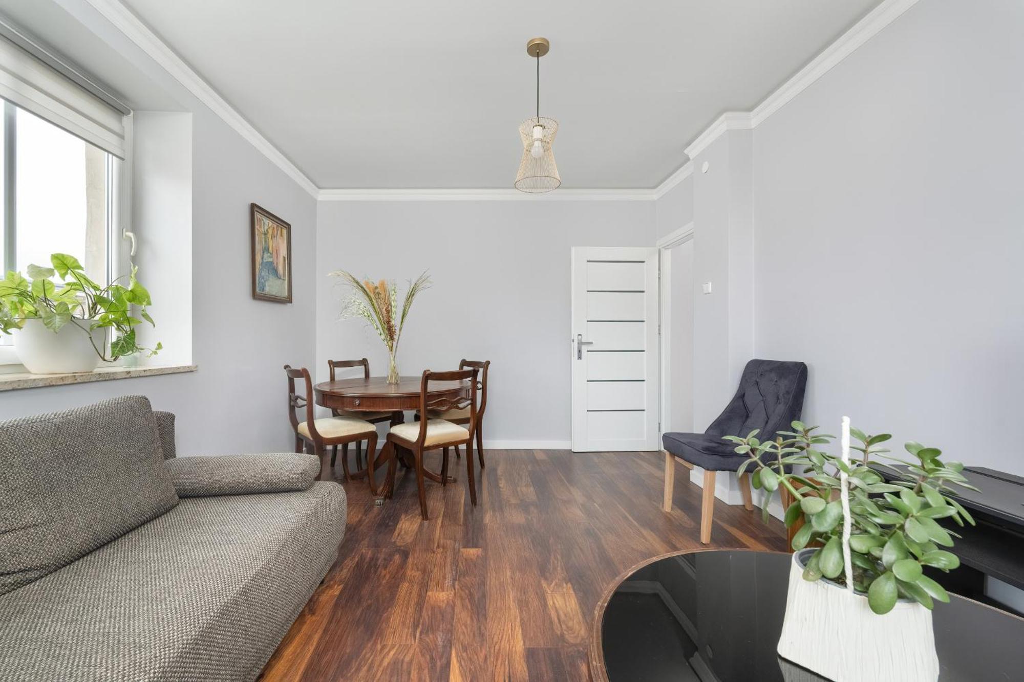 Z 2 Sypialniami I Oddzielna Kuchnia W Centrum Wroclawia Na 4 Pietrze By Renters