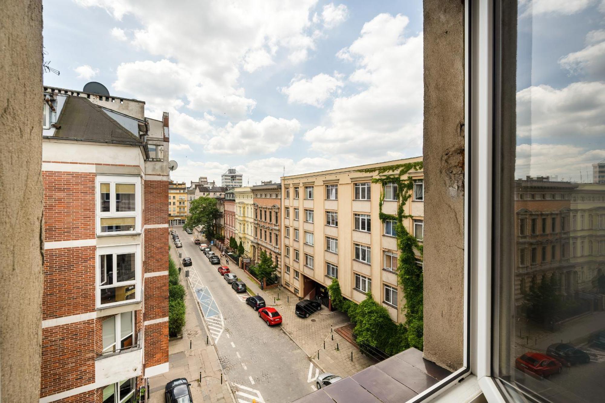 Z 2 Sypialniami I Oddzielna Kuchnia W Centrum Wroclawia Na 4 Pietrze By Renters Apartment Wroclaw
