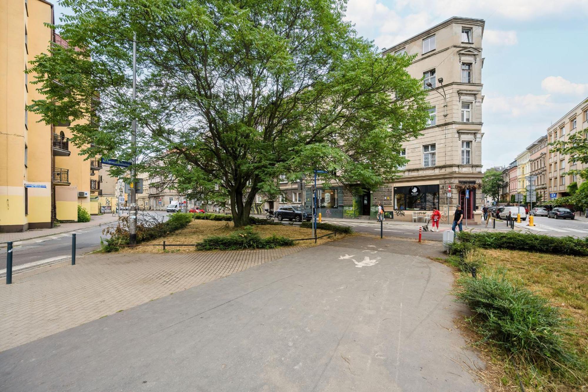Z 2 Sypialniami I Oddzielna Kuchnia W Centrum Wroclawia Na 4 Pietrze By Renters Apartment *
